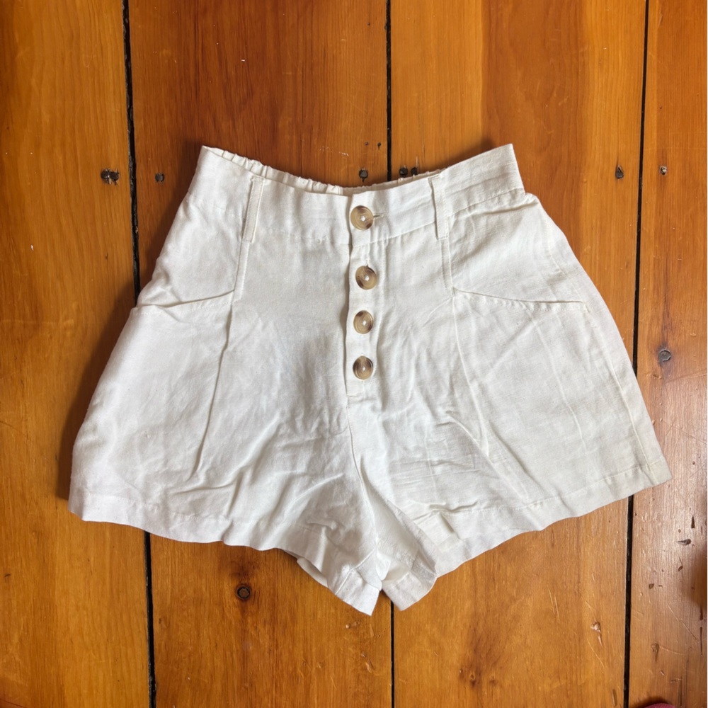 l*space White High-Waist Button-Front Shorts